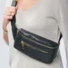Modische Gürteltasche schwarz, sehr leicht mit 120 cm Gürtel