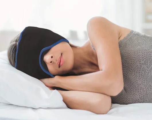 mysleepmask Schlafmaske L-XL schwarz-blau inkl. 2 Gelpads & 2 Paar Ohrstöpsel